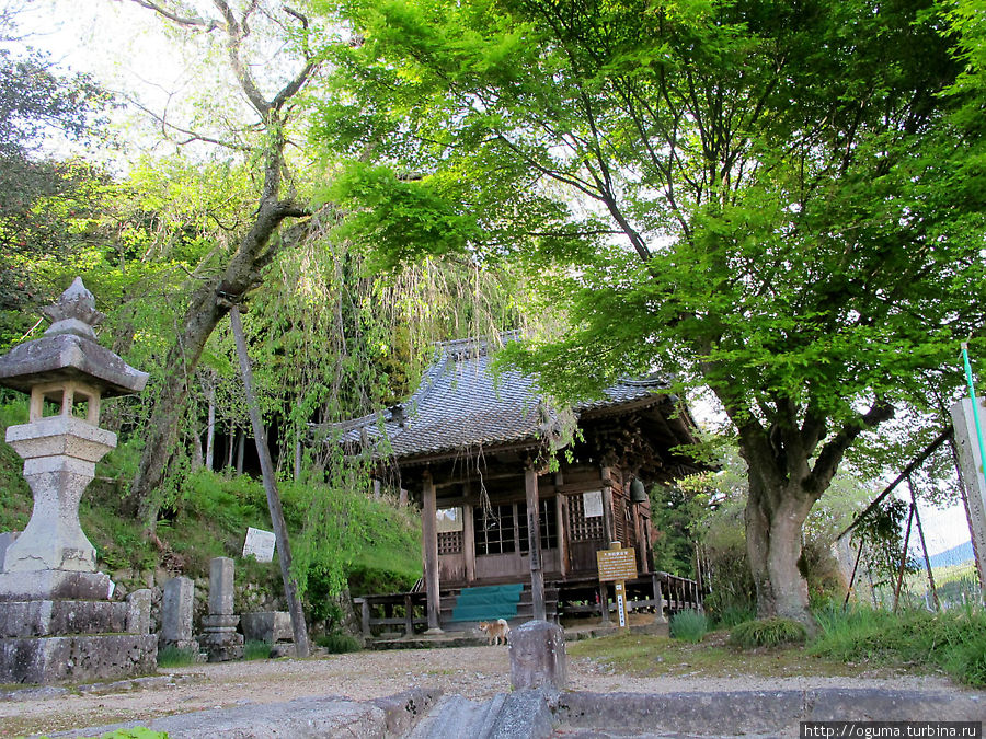 Храм на одной из промежуточных станций Оокутэ Префектура Гифу, Япония