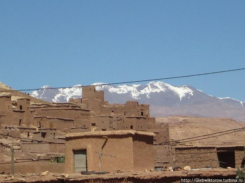 Дорога из Айт-Бен-Хадду в Варзазат Айт-Бен-Хадду, Марокко