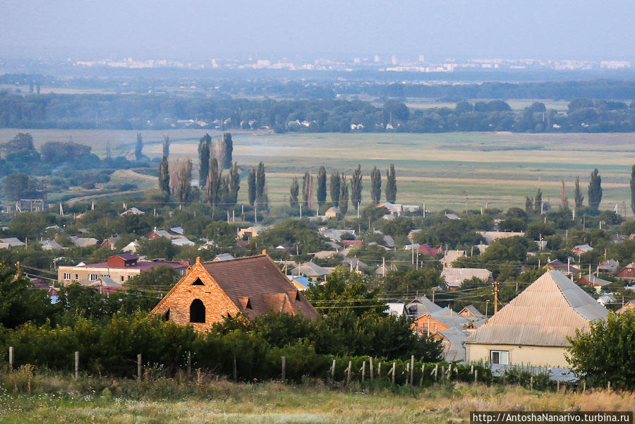 Фото около другого КПП ПМР-Молдова, со стороны Молдовы, на горизонте видны Бендеры. Молдова