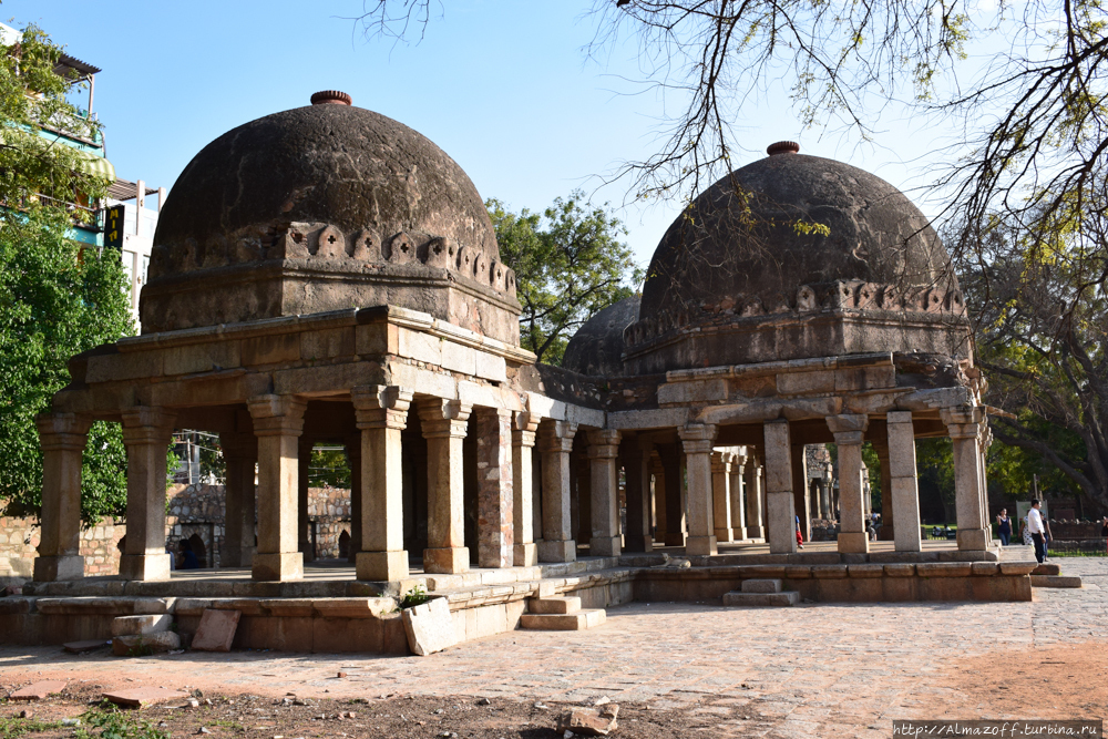 Хаус Кхаз — деревня и исторический комплекс Дели, Индия