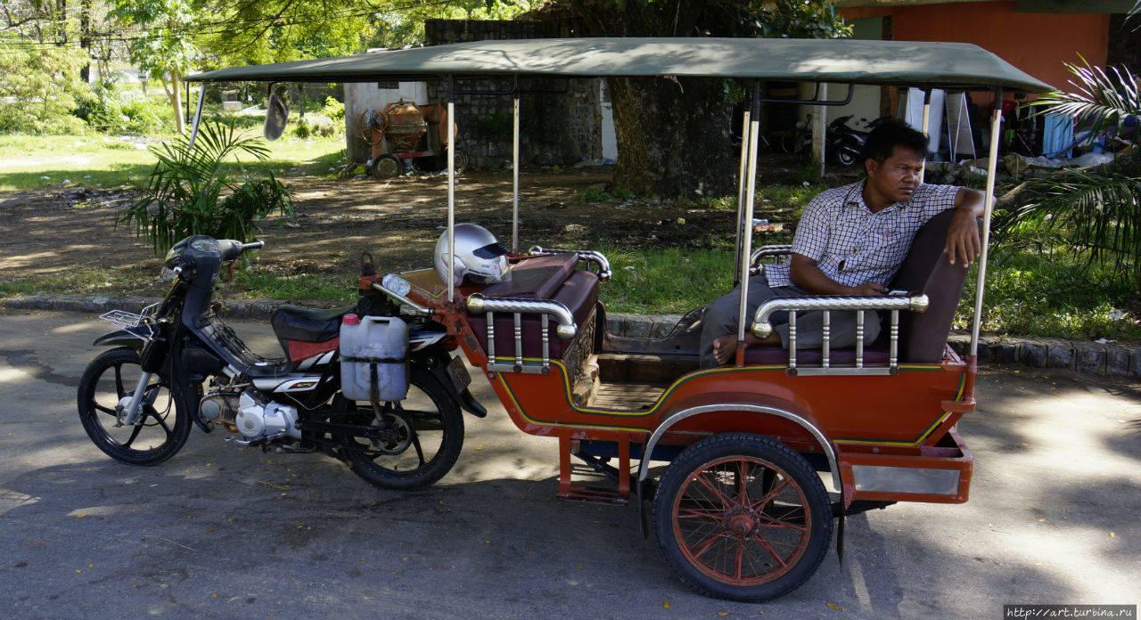 Такие вот у них такси. Уровень мотоциклетизации населения просто впечатляет. Каеп, Камбоджа