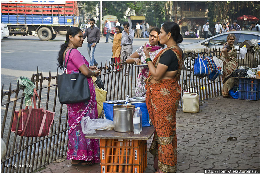 Поговорить о последних новостях — это святое...
* Мумбаи, Индия