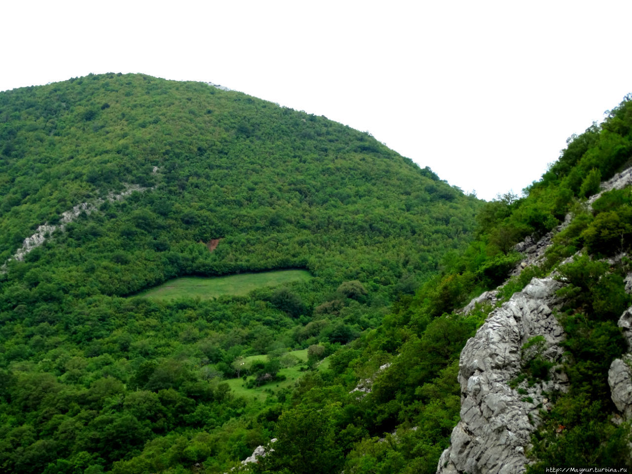 Черногорская приморская  горная тропа. Поиск начала тропы... Бар, Черногория