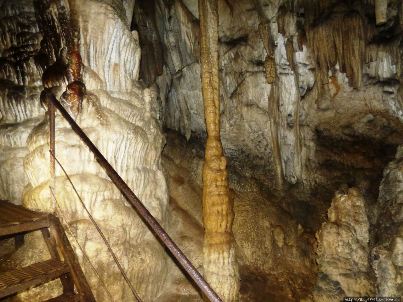Малая Азишская пещера Адыгея