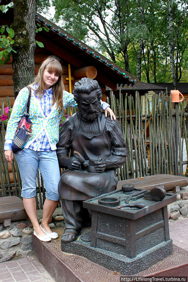 Скульптура покровителю всех сапожников и кожевенников Сан Криспино Витебск, Беларусь