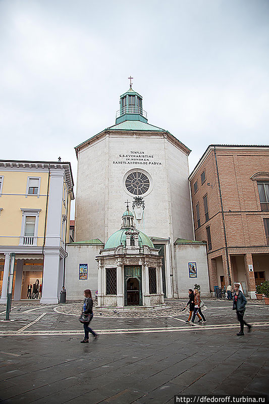 Прогулка по Римини, Италия Римини, Италия