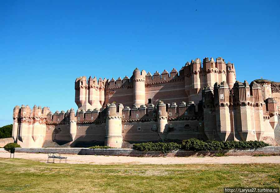 Кока — кастильский замок, построенный мудехарами Кока, Испания