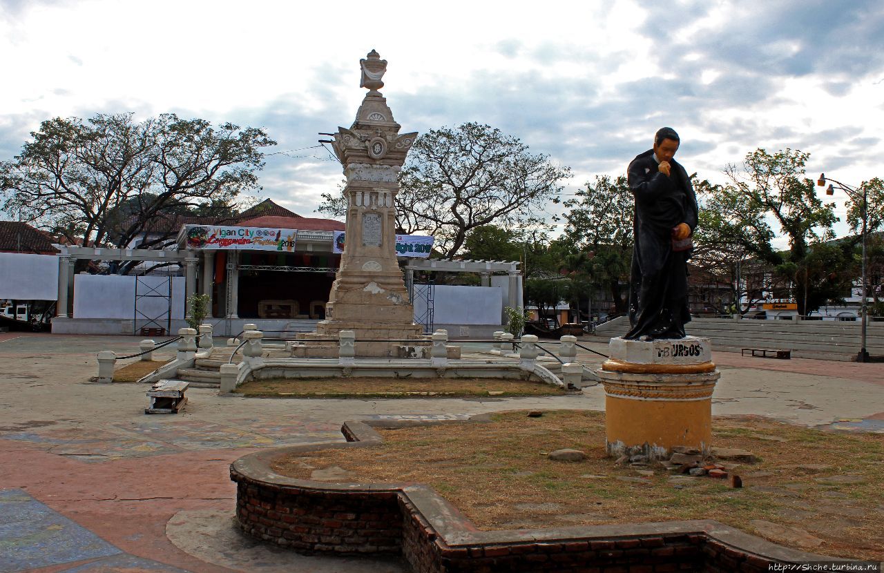 Площадь Бургос / Plaza Burgos