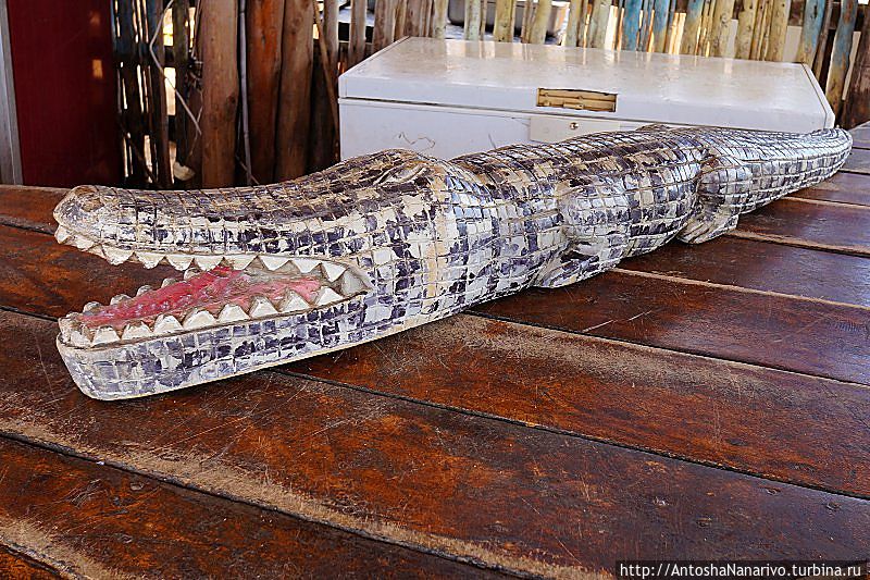 Крокодил встретился только керамический Бужумбура, Бурунди
