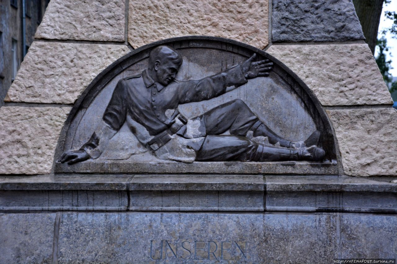 Памятник Умирающий боец / A monument of a Dying soldier