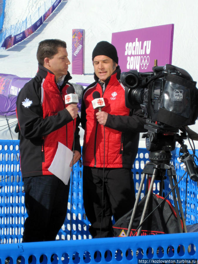 Канадское телевидение во время прямой трансляции с соревнований по сноуборду. Адлер, Россия