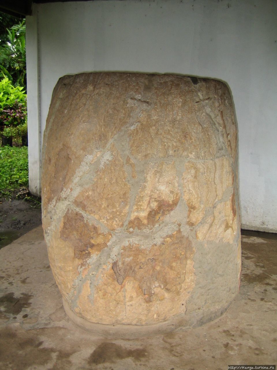 Кувшин из долины Plain of Jars Вьентьян, Лаос