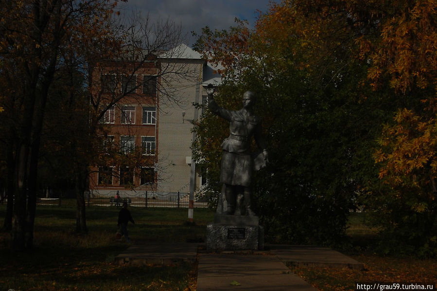 Памятник Марине Расковой