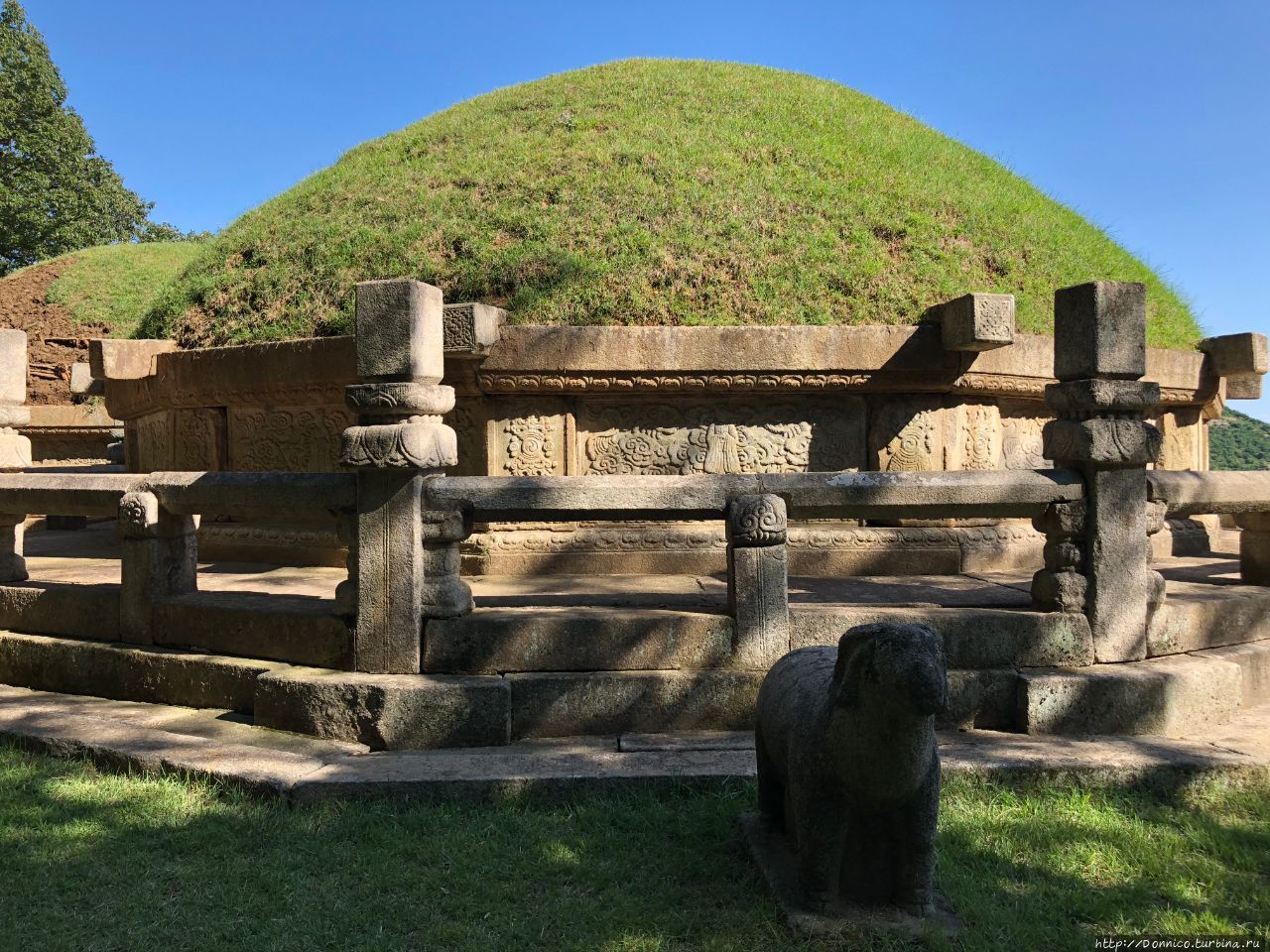 Гробница короля Конмин и его жены Кэсон, КНДР