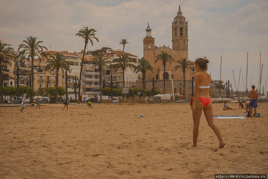 Развлечения на пляже Ситжес, Испания