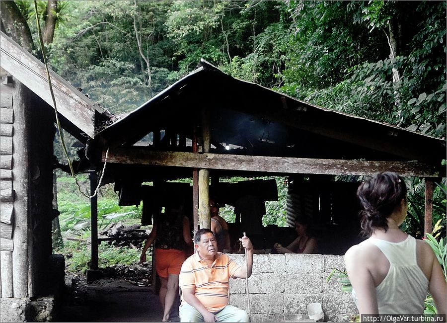 Обстоятельность Джеймса меня восхищала, даже просто сидя, руководил  всем жизненным процессом заповедника.