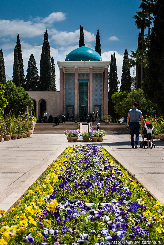 Мавзолей поэта Саади, Шираз, Иран.