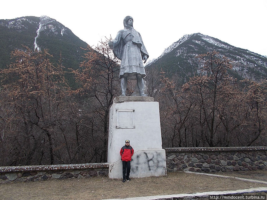 Памятник первопокорителям Эльбруса Кабардино-Балкария, Россия
