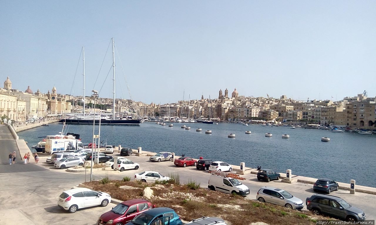 Вид на бухту и Валетту с подножия форта Сант-Анджело Остров Мальта, Мальта