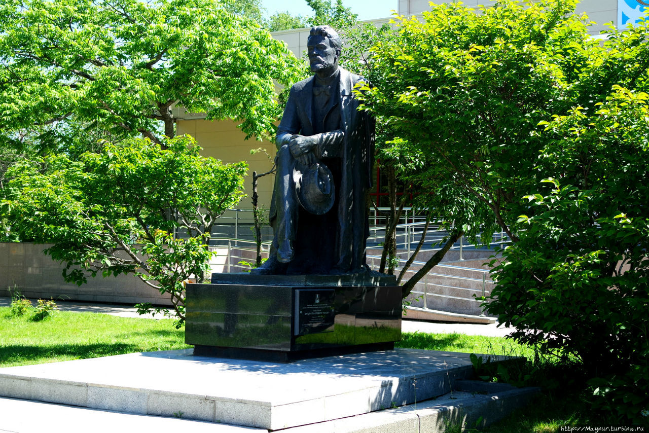 Сахалин  и  А. П.  Чехов... Южно-Сахалинск, Россия