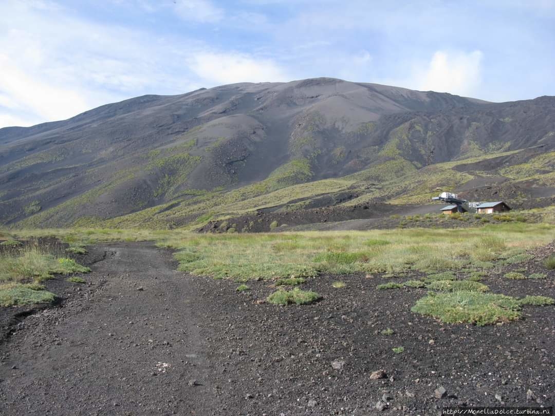 Долина Valle Sciara del Follone: вулкан Etna Вулкан Этна Национальный Парк (3350м), Италия