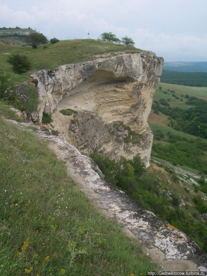 Пещерный город Бакла в июле перед грозой Скалистое, Россия