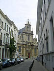 Вид на церковь со стороны улицы Руло