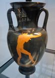 Предположительно боевая стойка в панкратионе. Древнегреческая краснофигурная амфора, 440 до н. э. (Из Интернета)
