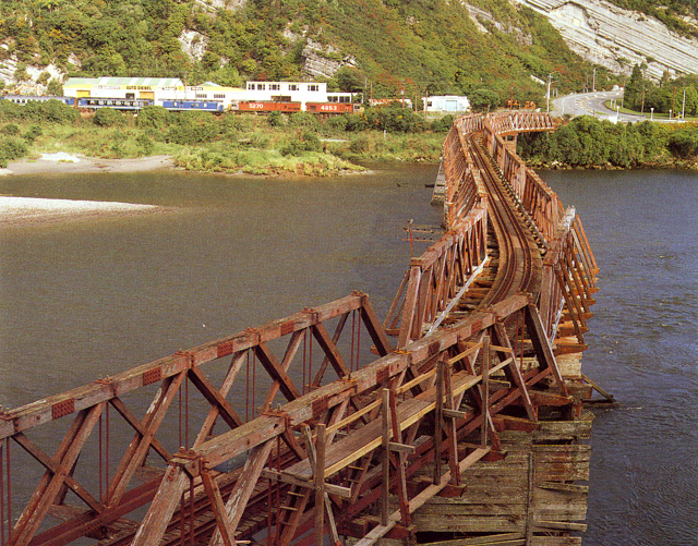 Железнодорожный мост в Греймуте. По нему до сих пор возят уголь (но не пассажиров :)) Греймаус, Новая Зеландия