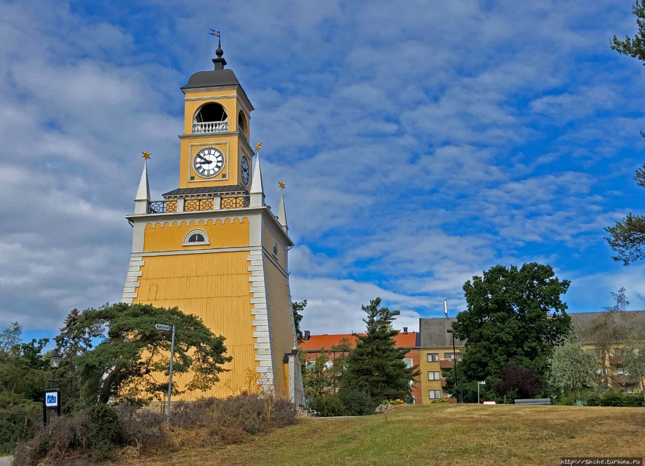 Адмиралтейская часовая башня - заметный символ Карлскруны