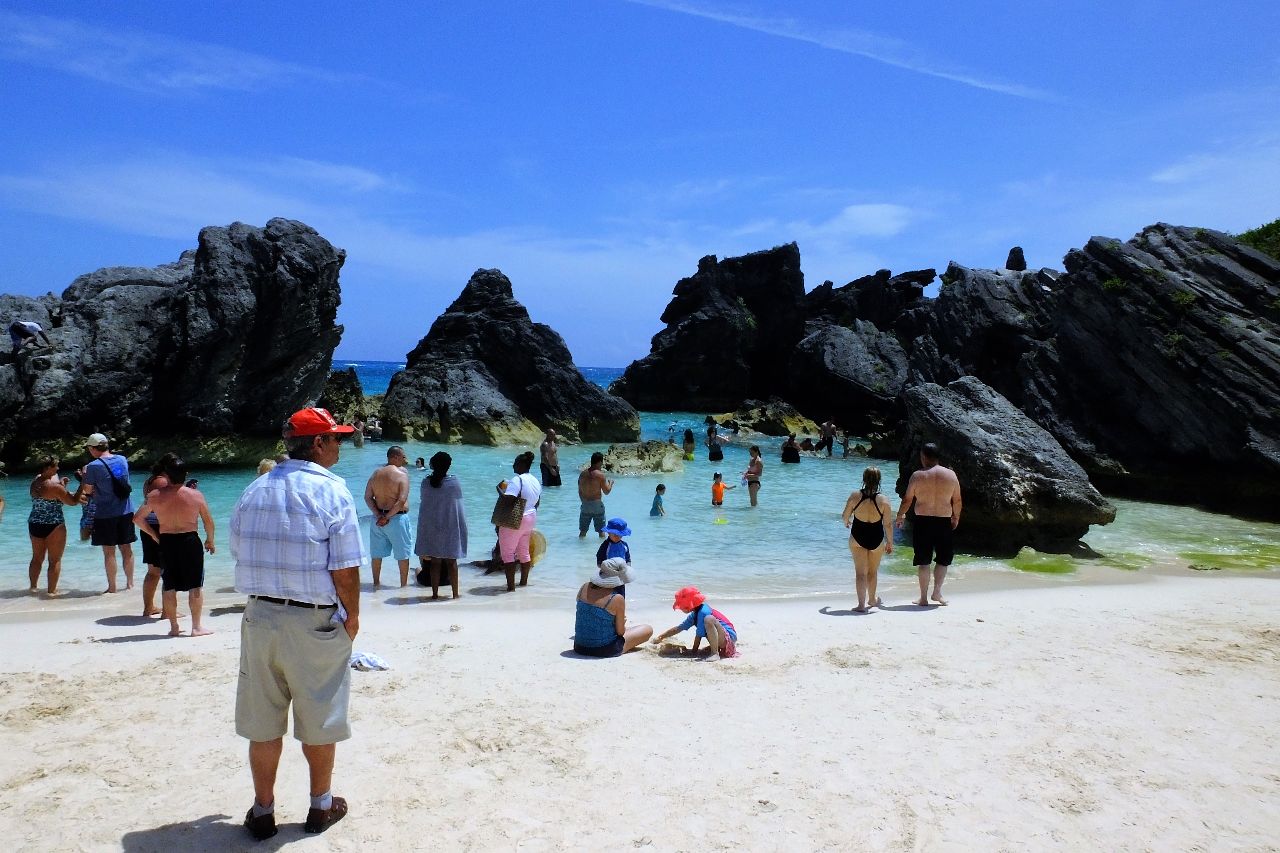 Самый популярный пляж на Бермудах.