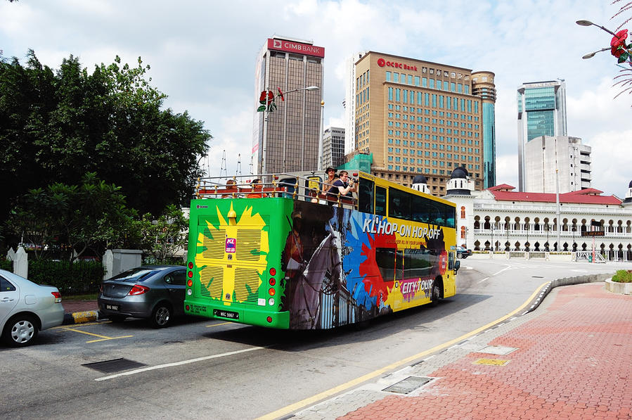 Туристический автобус с частично открытым верхом Куала-Лумпур, Малайзия