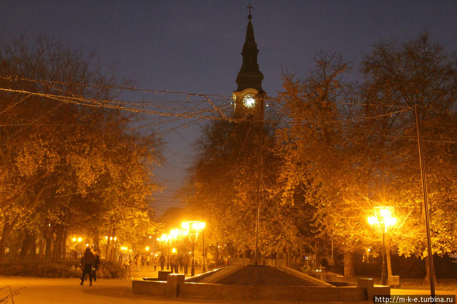 Прогулка по центру ночного Кечкемета Кечкемет, Венгрия