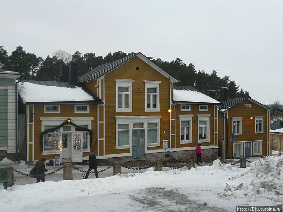 Старые кварталы Порвоо-это самое крупное историческое наследие Финлндии XV-XVII в. Многие дома сохранились в подлиннике, некоторые восстановлены после пожаров.