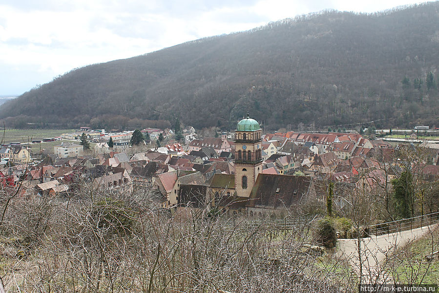 Небольшой городок Кайзерсберг с замком Кайзерсберг, Франция