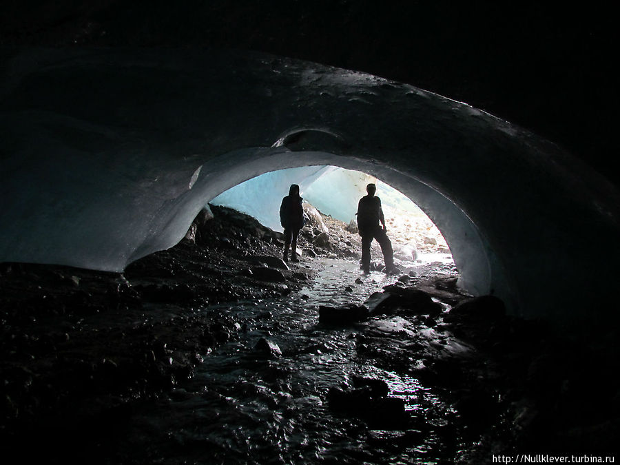 Вид из глубины пещер. Домбай, Россия