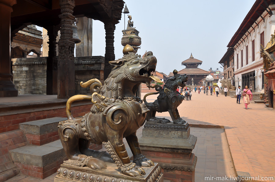 Также Бхактапур славится хорошо сохранившимися древними архитектурными сооружениями, которые теперь тщательно оберегаются властями Непала и организацией ЮНЕСКО. Катманду, Непал