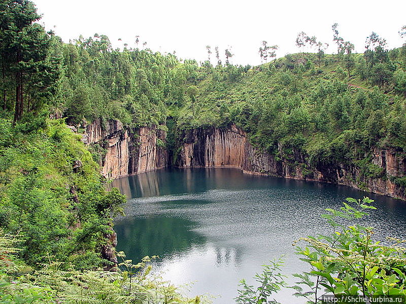 Озеро Andraikiba у Антсирабе, овеяное печальными легендами Антсирабе, Мадагаскар