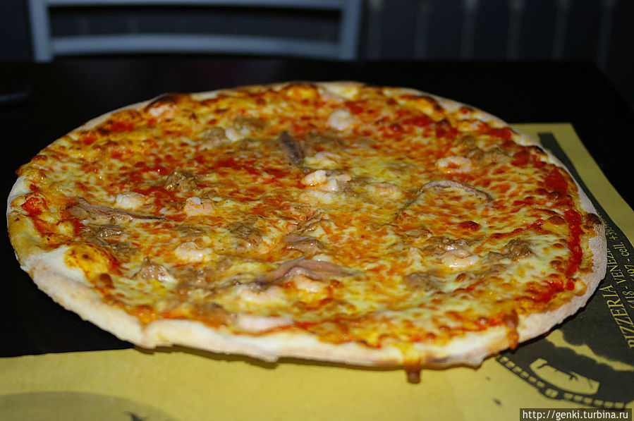 Классическая, итальянская пицца. Венеция, Италия