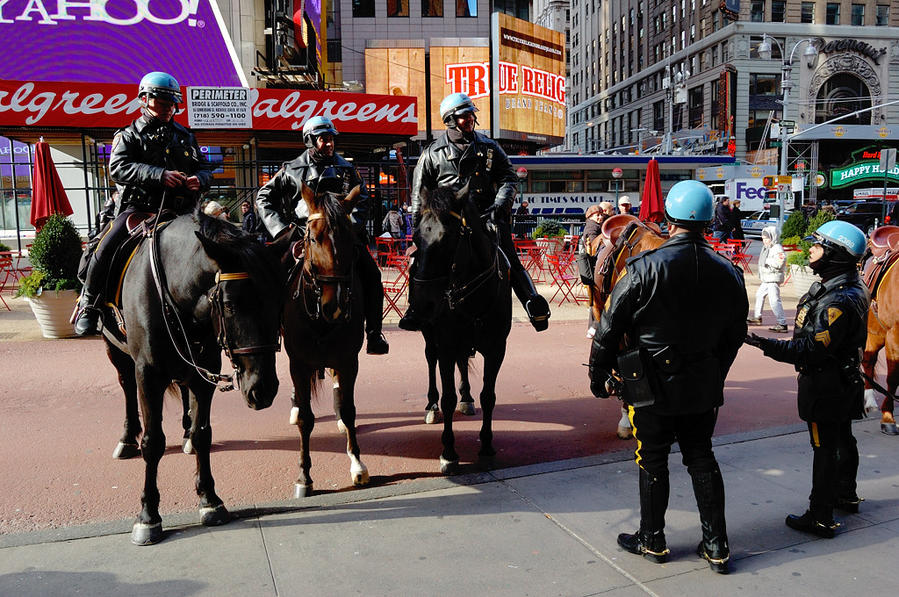 Конная полиция на Таймс-сквер Нью-Йорк, CША