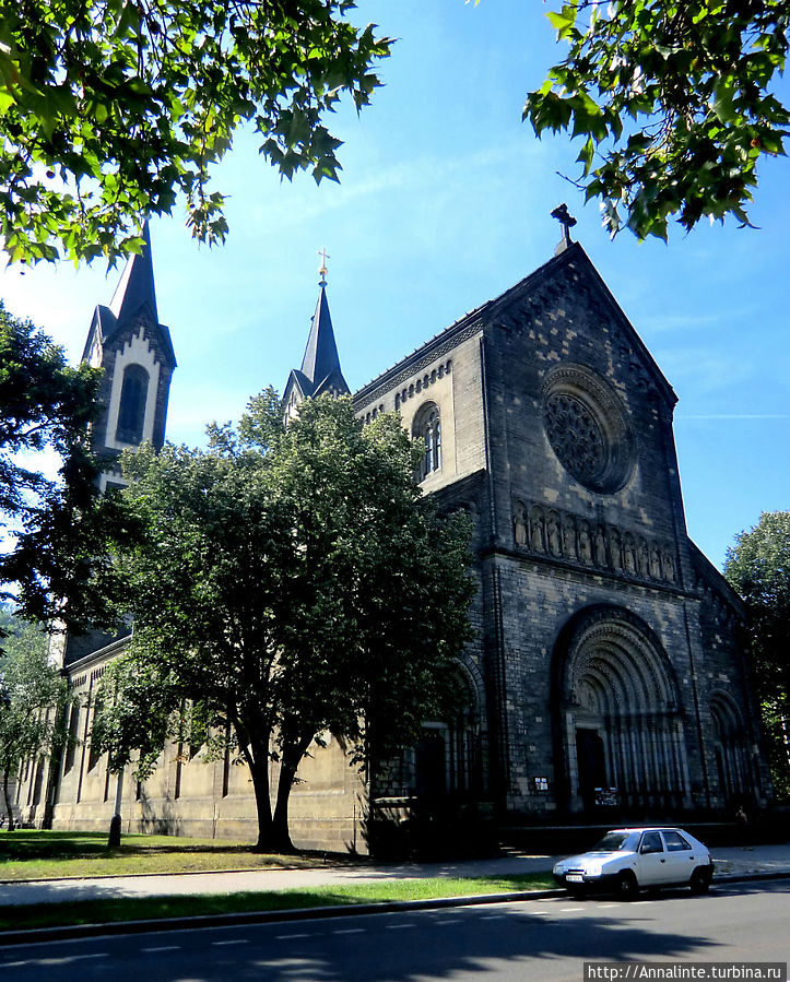 Костёл по дороге от отеля