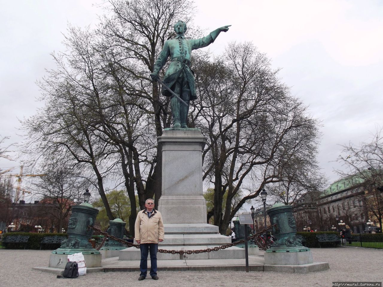 Карла XII вытянутой рукой указывает на восток — в сторону России. Стокгольм, Швеция