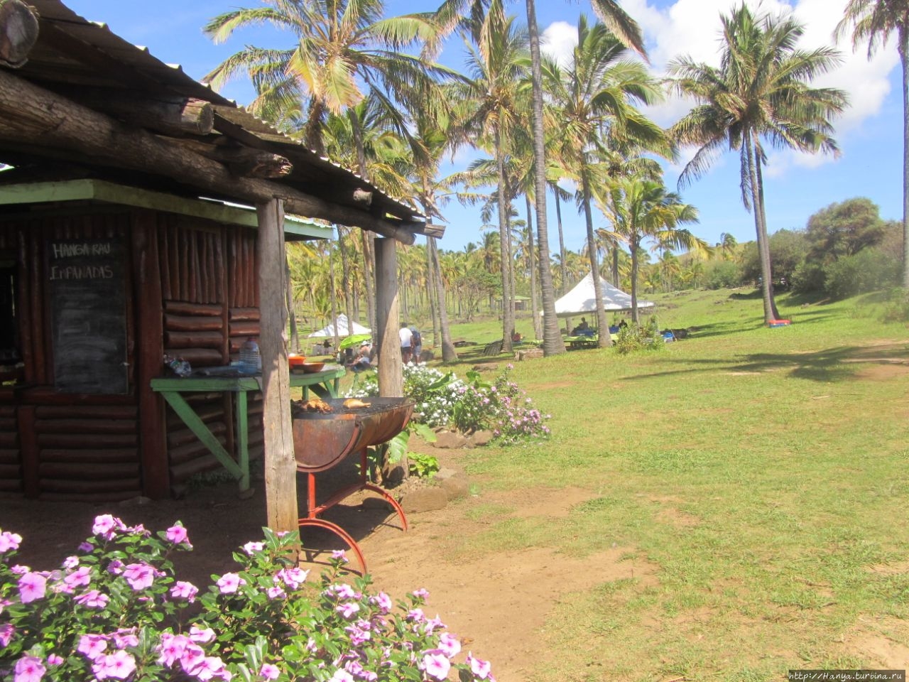 Playa Anakena & Ahu Nau Nau Остров Пасхи, Чили