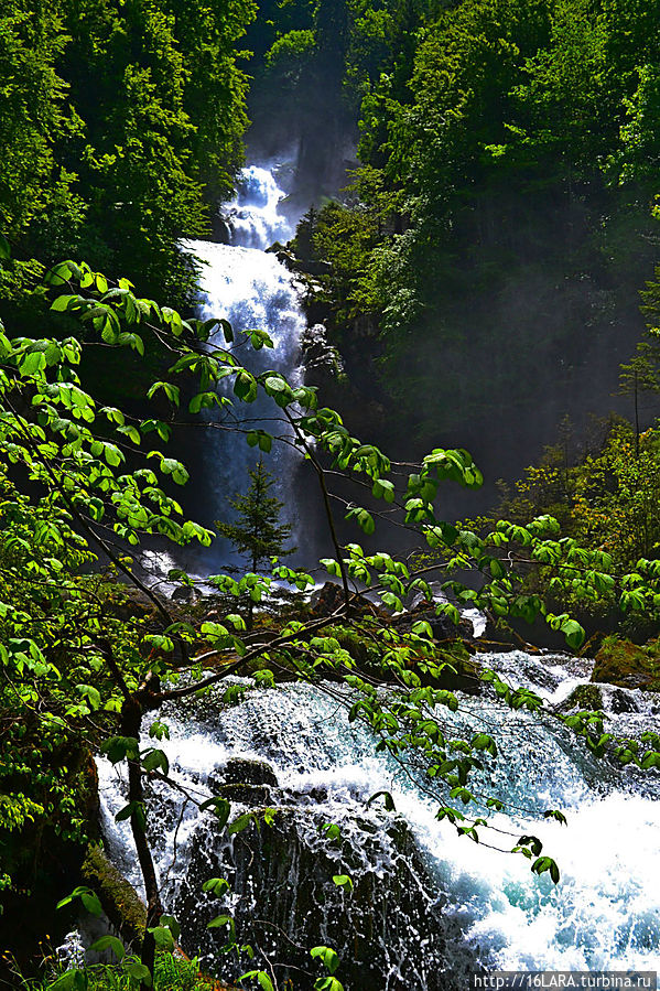 Каскадный водопад Гисбах — Giessbach Кантон Берн, Швейцария