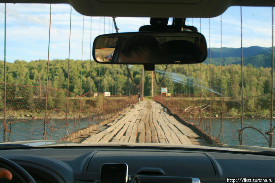 Этот мост нам показался очень ненадежным)) но, ура, мы выжили и даже проехали по нему назад Республика Алтай, Россия