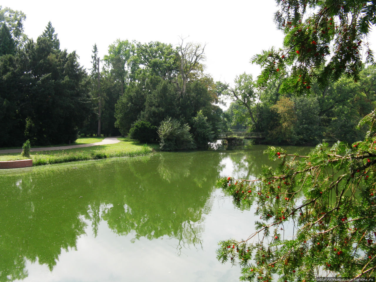 Замковый парк в Леднице — минарет и плавба Леднице, Чехия