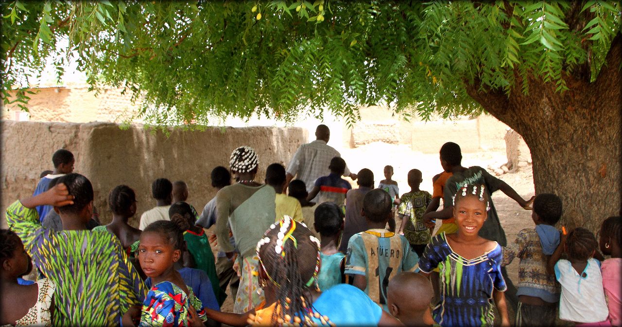 Дети и духи народа Бобо Сан, Мали