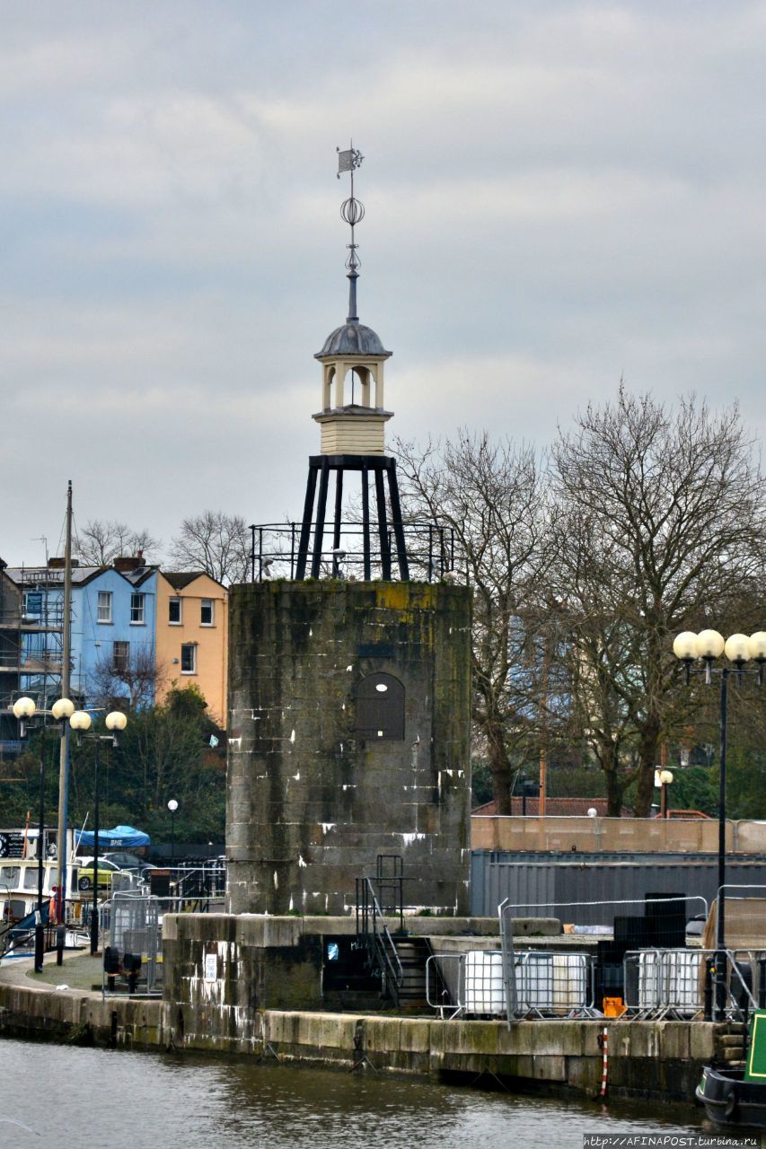Памятник пирату на Бристольской набережной Бристоль, Великобритания