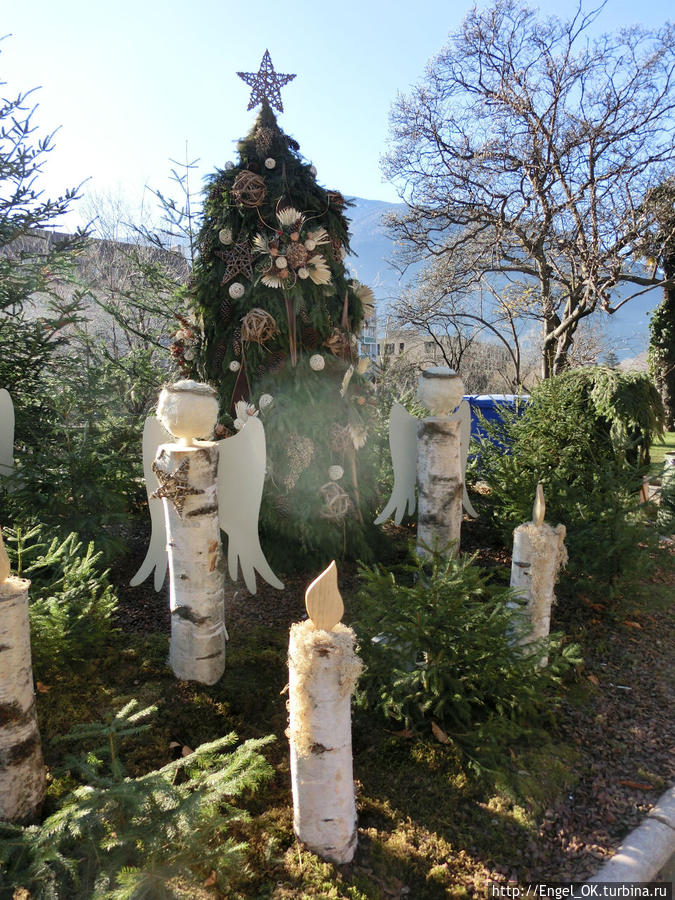 рождественски украшенный кусочек Мерана Мерано, Италия