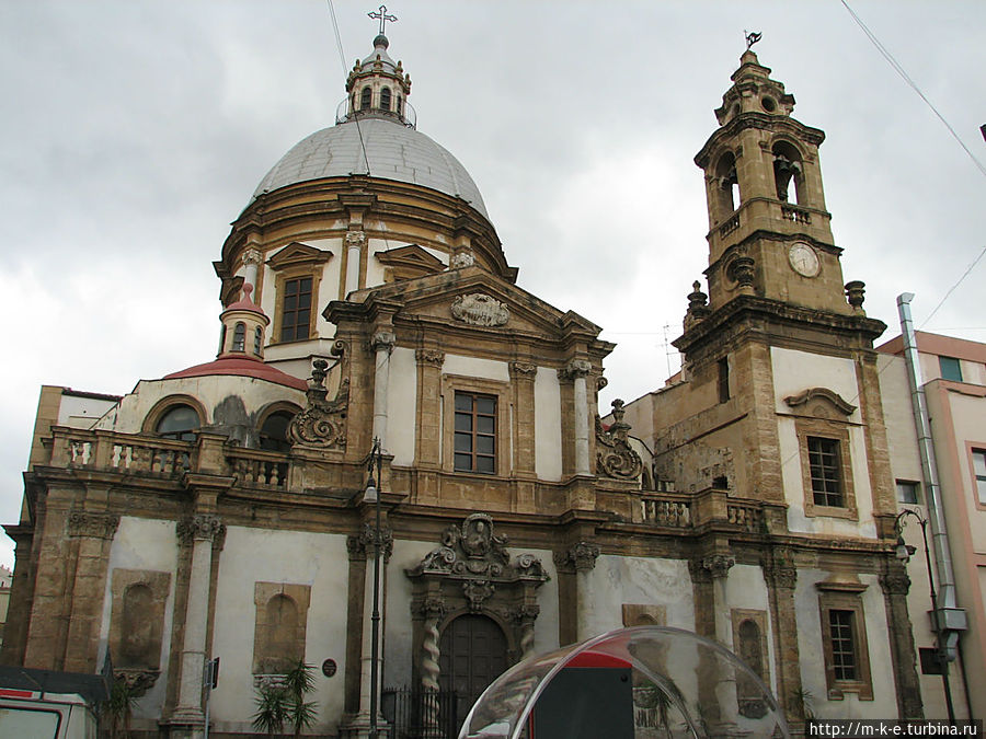 Церковь святого Франциска Ксаверия на одноименной площади Палермо, Италия